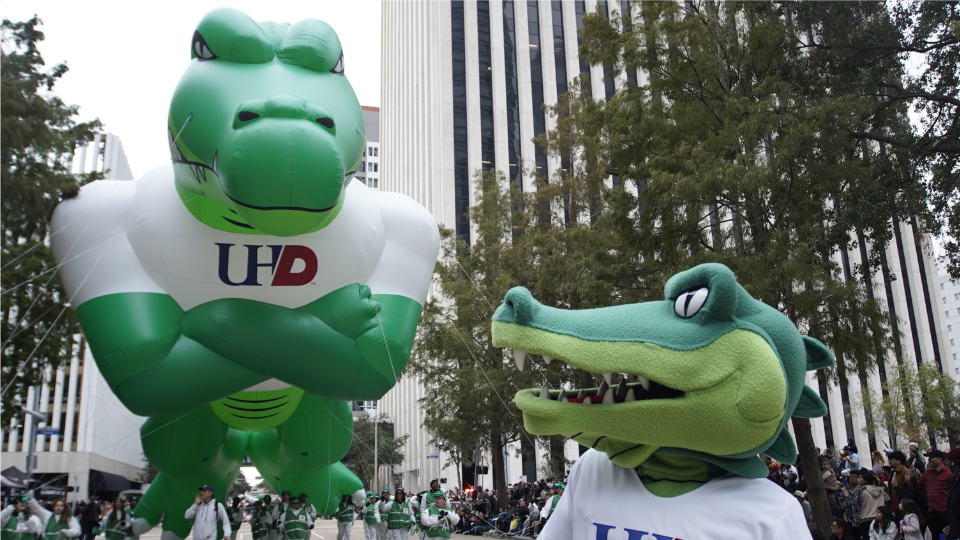 Ed-U-Gator float at thanksgiving with Ed-U-Gator looking back at it