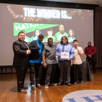 Richard Rodriguez stands with UHD students and Esports players 